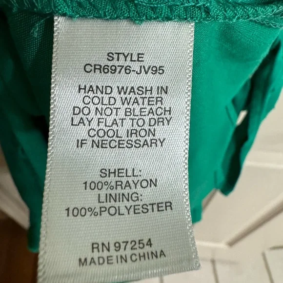 NWT, green romper, size M - Picture 2 of 6